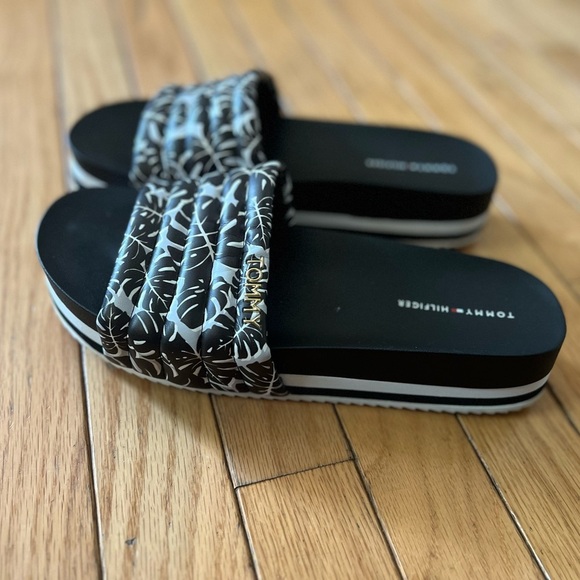 Tommy Hilfiger Womens Bleci Rubber Summer Slides Sandals Slip On Size 9 - Picture 1 of 6